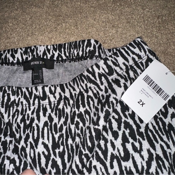 NWT forever 21 leopard bell bottom pants PLUS SIZE - Picture 2 of 2